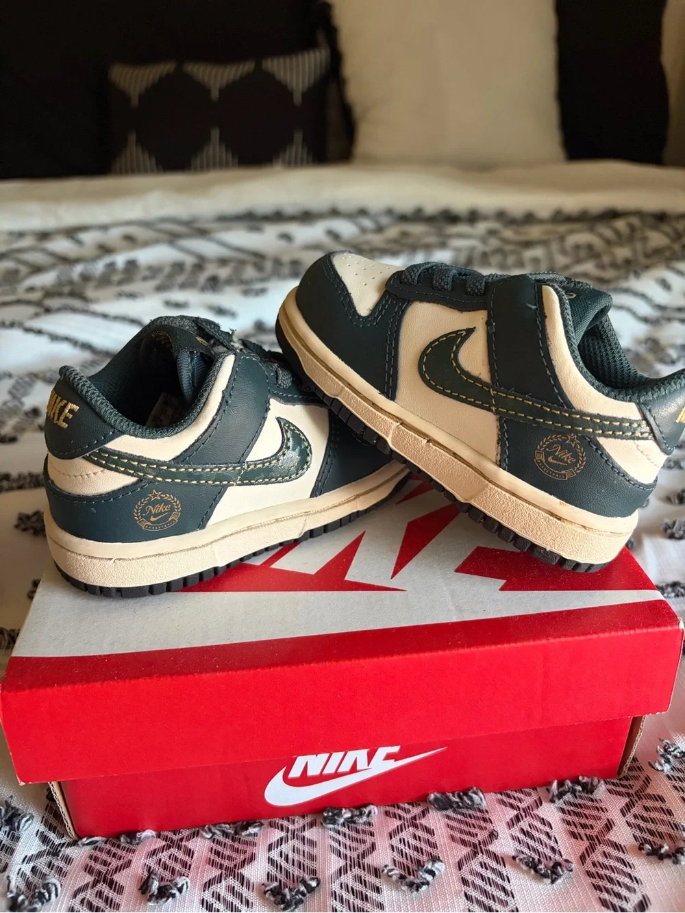 Toddler Nike dunks 5c Green and Cream Athletic Sneakers